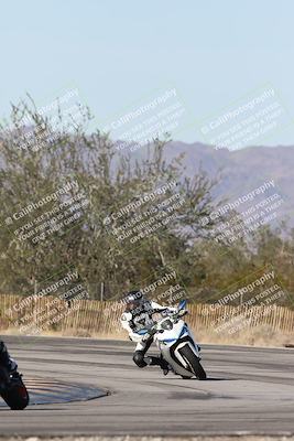 media/Dec-01-2025-Moto Forza (Mon) [[2daa91e15f]]/3-Beginner Group/Session 3 (Turn 3)/